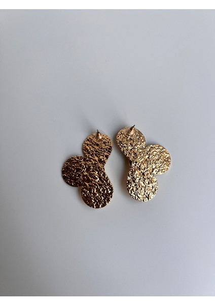 Mila Yarım Çiçek Plaka Model Küpe Gold Altın modelleri