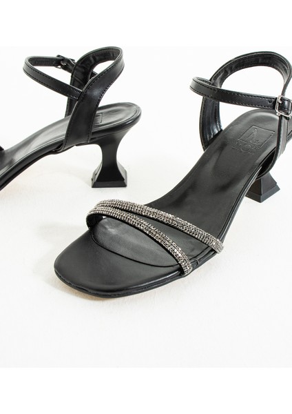 Ince Bant Taşlı Tokalı Kısa Topuklu Kadın Ayakkabı 018-04-23 modelleri