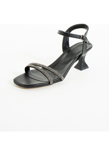 Ince Bant Taşlı Tokalı Kısa Topuklu Kadın Ayakkabı 018-04-23 fırsatları