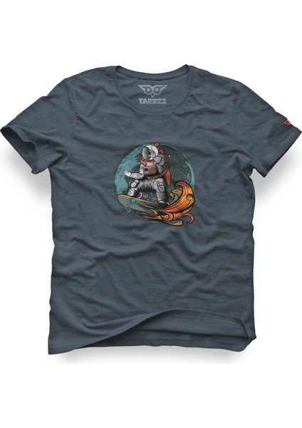 Uzayda Kaykay Tasarım T-Shirt