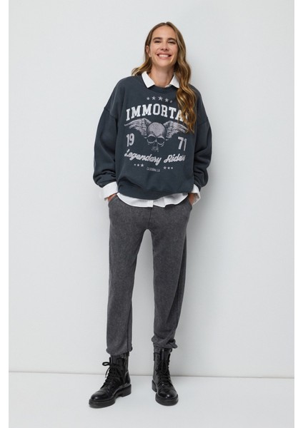 Immortal Slogan Baskılı Eskitme Efektli Sweatshirt