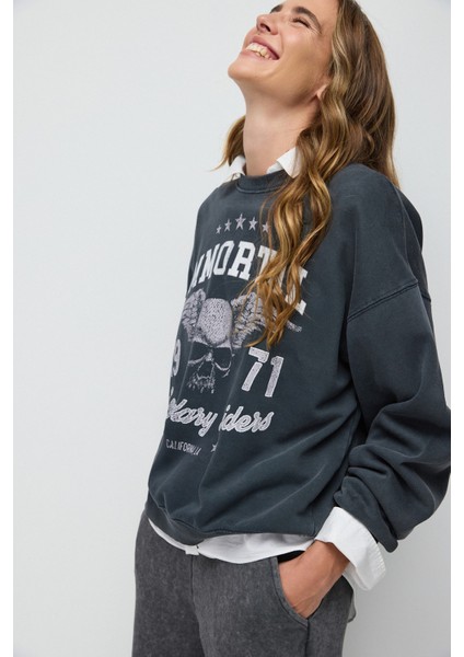 Immortal Slogan Baskılı Eskitme Efektli Sweatshirt