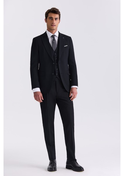 Siyah Sivri Yaka Slim Fit Takım Elbise