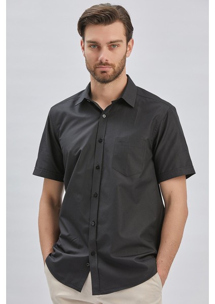 Siyah Kısa Kollu Desenli Sert Yaka Cepli Pamuklu Klasik Comfort Fit Rahat Kesim Gömlek 1004240231 modelleri