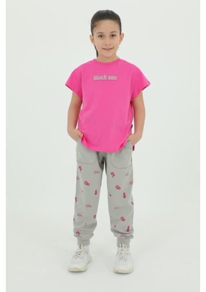 Bisiklet Yaka Kız Çocuk Baskı Detaylı T-Shırt ve Eşofman Takımı fırsatları