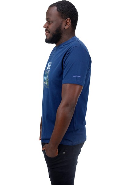 Erkek Standart Fit Göğüs Baskılı Koyu Mavi T-Shirt modelleri