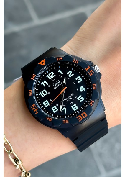 Spor Model Büyük Kasa Unisex Kol Saati