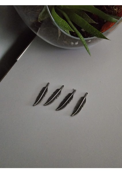 Yaprak Desenli Kolye Ucu Küçük Gümüş Renk