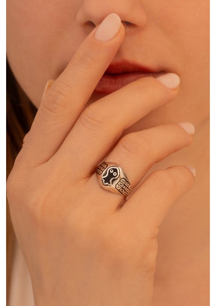 Nalı Şerif ve Ebced Figürlü Gümüş Kadın Serçe Parmak Yüzüğü