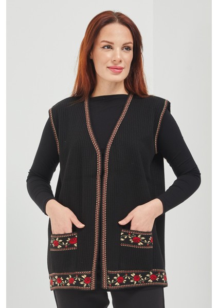Anne Siyah Gül Desenli Triko Kısa Cepli Yelek