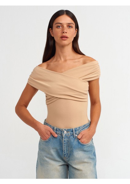 20828 Omuzları Açık Büzgülü Bodysuit-Bej