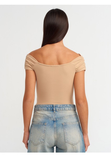 20828 Omuzları Açık Büzgülü Bodysuit-Bej