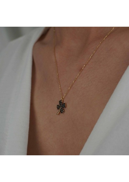 Siyah Yonca Kolye fırsatları