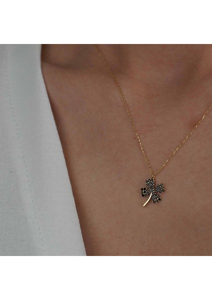 Siyah Yonca Kolye indirimleri