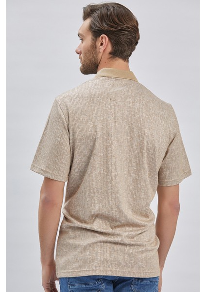 Bej Desenli Jakarlı Polo Yaka Cepli Garnili Pamuklu Comfort Fit Rahat Kesim Tişört 1011240184