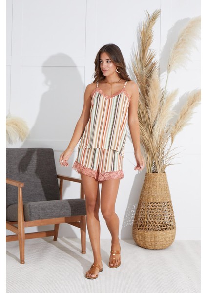 Kadın İnce Askılı Çizgili Şortlu Pijama Takım C7T3N5O51 fırsatları