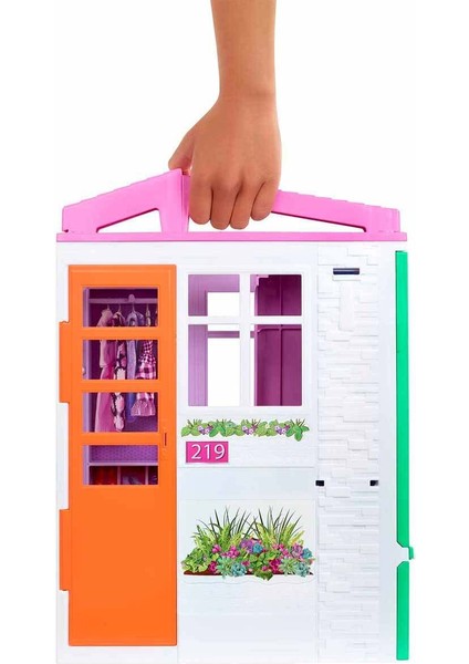Barbie'nin Tatil Evi ve Aksesuarları Oyun Seti HGM56