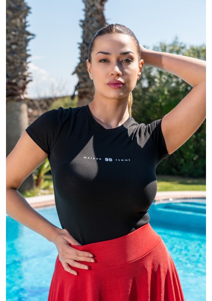 Kadın Siyah Dar Kalıp Slim Fit Baskılı Kısa Kollu T-Shirt