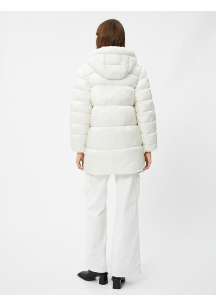 Şişme Mont Kapüşonlu Fermuarlı Cep Detaylı fırsatları