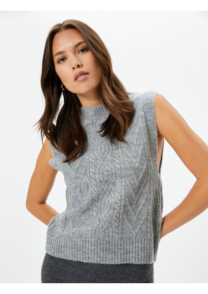 Dik Yaka Süveter Saç Örgüsü Motifli