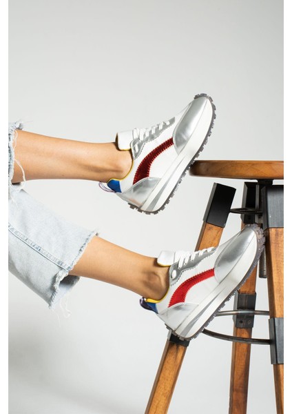 Acacia Beyaz Metalik Cilt Kadın Spor Ayakkabı modelleri