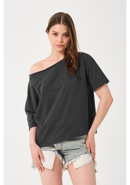 Kadın Düşük Omuz Detaylı Oversize T-Shirt