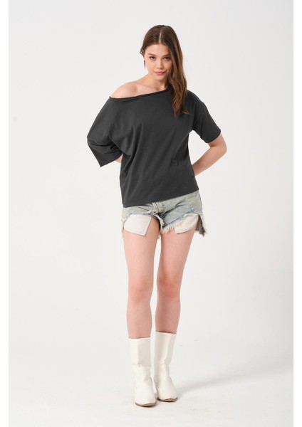 Kadın Düşük Omuz Detaylı Oversize T-Shirt modelleri
