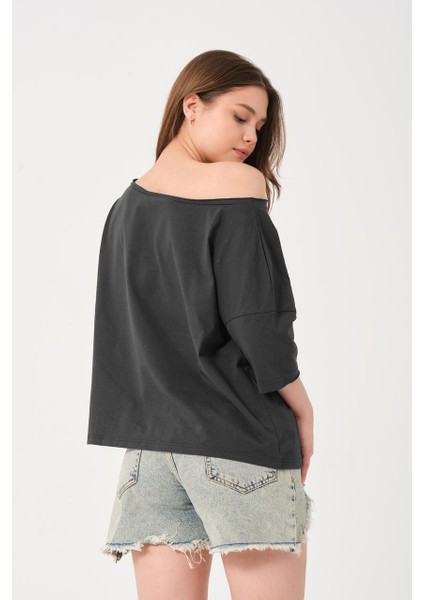 Kadın Düşük Omuz Detaylı Oversize T-Shirt indirimleri