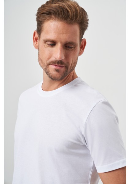 Erkek Beyaz Basic Bisiklet Yaka Dynamic Fit T-Shirt