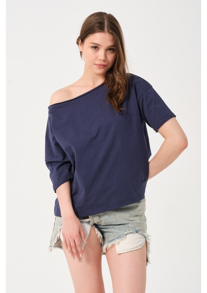 Kadın Düşük Omuz Detaylı Oversize T-Shirt fırsatları