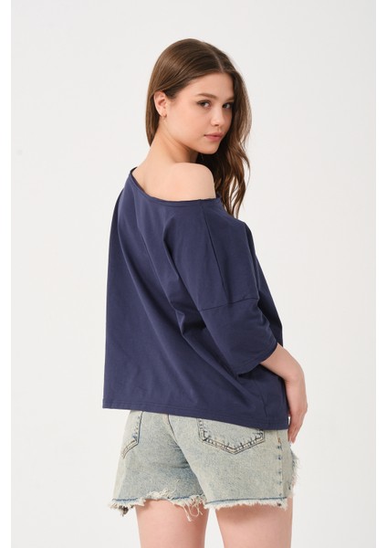 Kadın Düşük Omuz Detaylı Oversize T-Shirt indirimleri