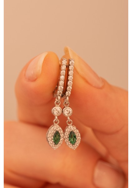 Kadın Gümüş Küpe - Pera Zümrüt Mekik Taşlı 925 Ayar Gümüş Küpe