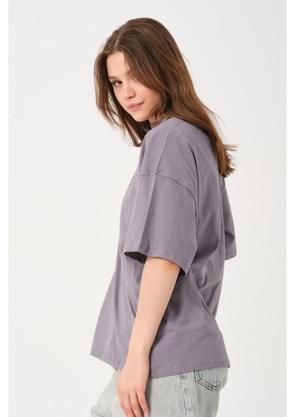 Owut Kadın Bisiklet Yaka Kedi Detay Baskılı Oversize T-Shirt