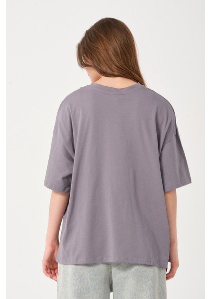 Owut Kadın Bisiklet Yaka Kedi Detay Baskılı Oversize T-Shirt