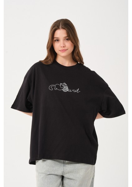 Owut Kadın Bisiklet Yaka Kedi Detay Baskılı Oversize T-Shirt
