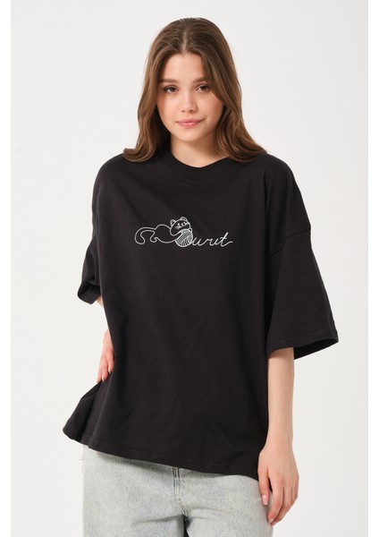 Owut Kadın Bisiklet Yaka Kedi Detay Baskılı Oversize T-Shirt