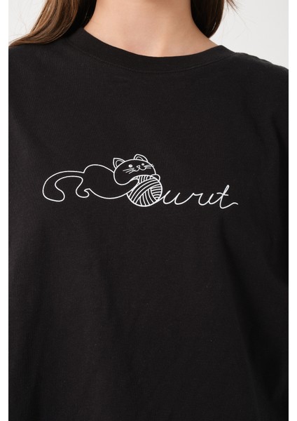 Owut Kadın Bisiklet Yaka Kedi Detay Baskılı Oversize T-Shirt