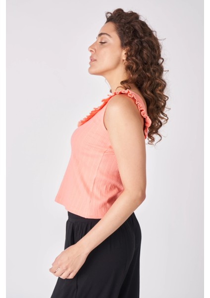 Kadın V Yaka Sıfır Kol Esnek Kumaştan Fırfırlı Bluz Mercan fiyatları