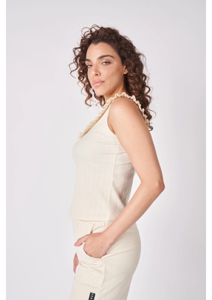 Kadın Dokulu Fırfırlı V Yaka Bluz fiyatları