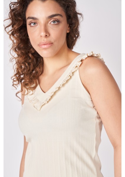 Kadın Dokulu Fırfırlı V Yaka Bluz modelleri