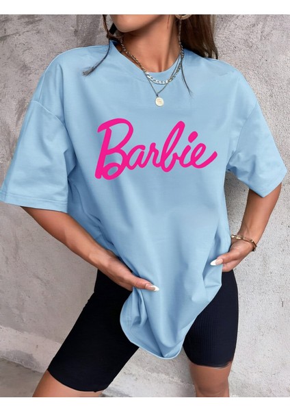 Oversize Barbie Baskılı Pamuklu Penye Kumaş Bebe Mavisi Tişört