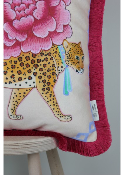 Fuşya Püsküllü, Leopar Desenli Dekoratif 43X43CM Kare Kırlent Kılıfı