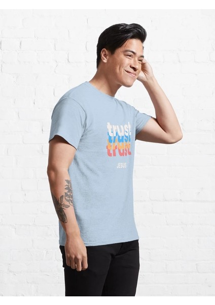 Trust Jesus Baskılı Bisiklet Yaka T-Shirt fiyatları