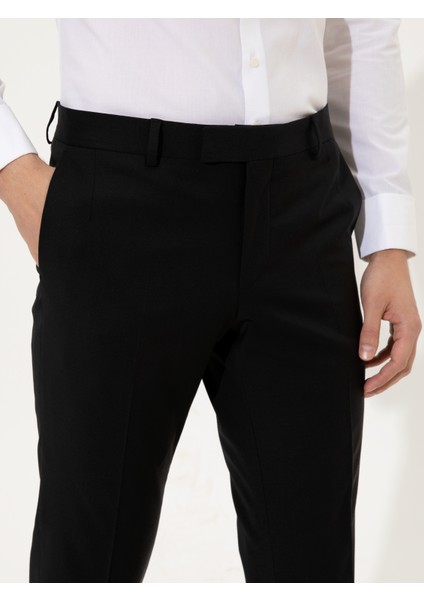 Erkek Siyah Slim Fit Kumaş Pantolon 50250844-VR046 indirimleri