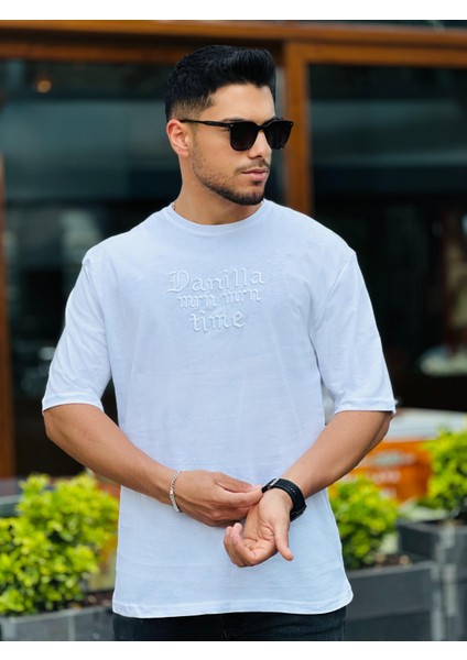 Beyaz Ön Arka Nakışlı Oversize Kısa Kollu Tişört fiyatları