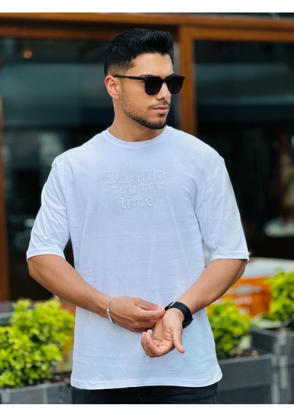 Beyaz Ön Arka Nakışlı Oversize Kısa Kollu Tişört fırsatları