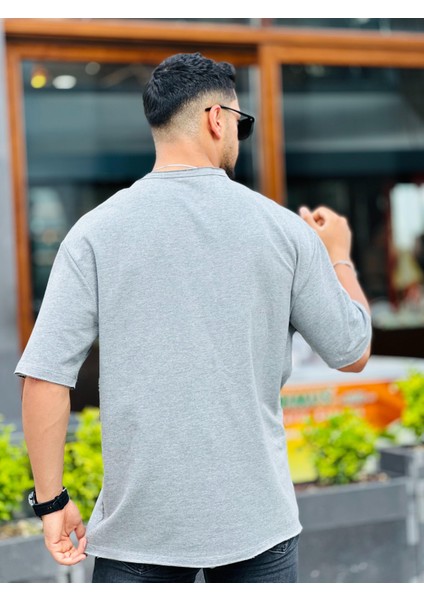 Gri Cepli Iki Iplik Oversize Kısa Kollu Tişört modelleri