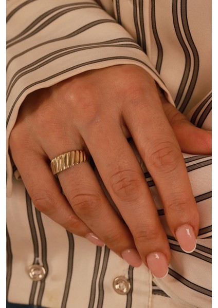 14 Ayar Altın,burgulu Yüzük AGYZK207 fırsatları