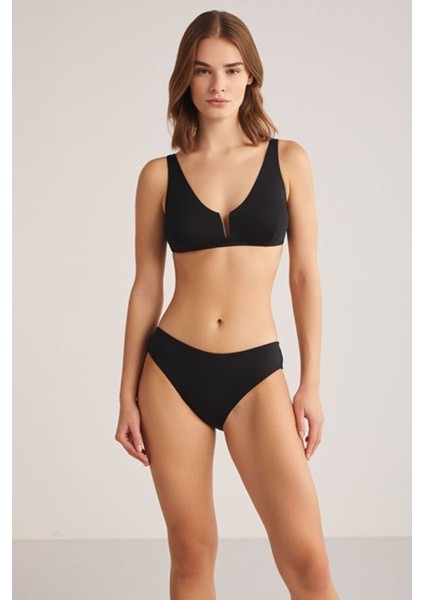 Çıkarılabilir Kaplı Edrev Düz Renk Toparlayıcı Üçgen Bikini Takımı