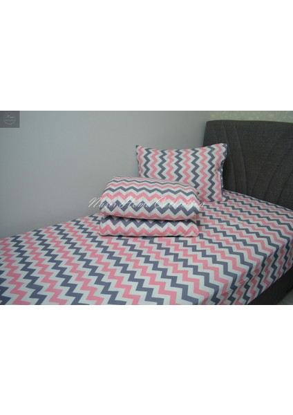 Nasır Home Tek Kişilik Pembe Zikzak Nevresim Takımı (Lastikli Çarşaf 90X190X23 Cm, Nevresim ve Yastık Kılıfı Gizli Fermuar)